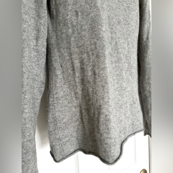 Cashmere Sweater - heather gray crewneck size Medium Old Navy. - Picture 2 of 6